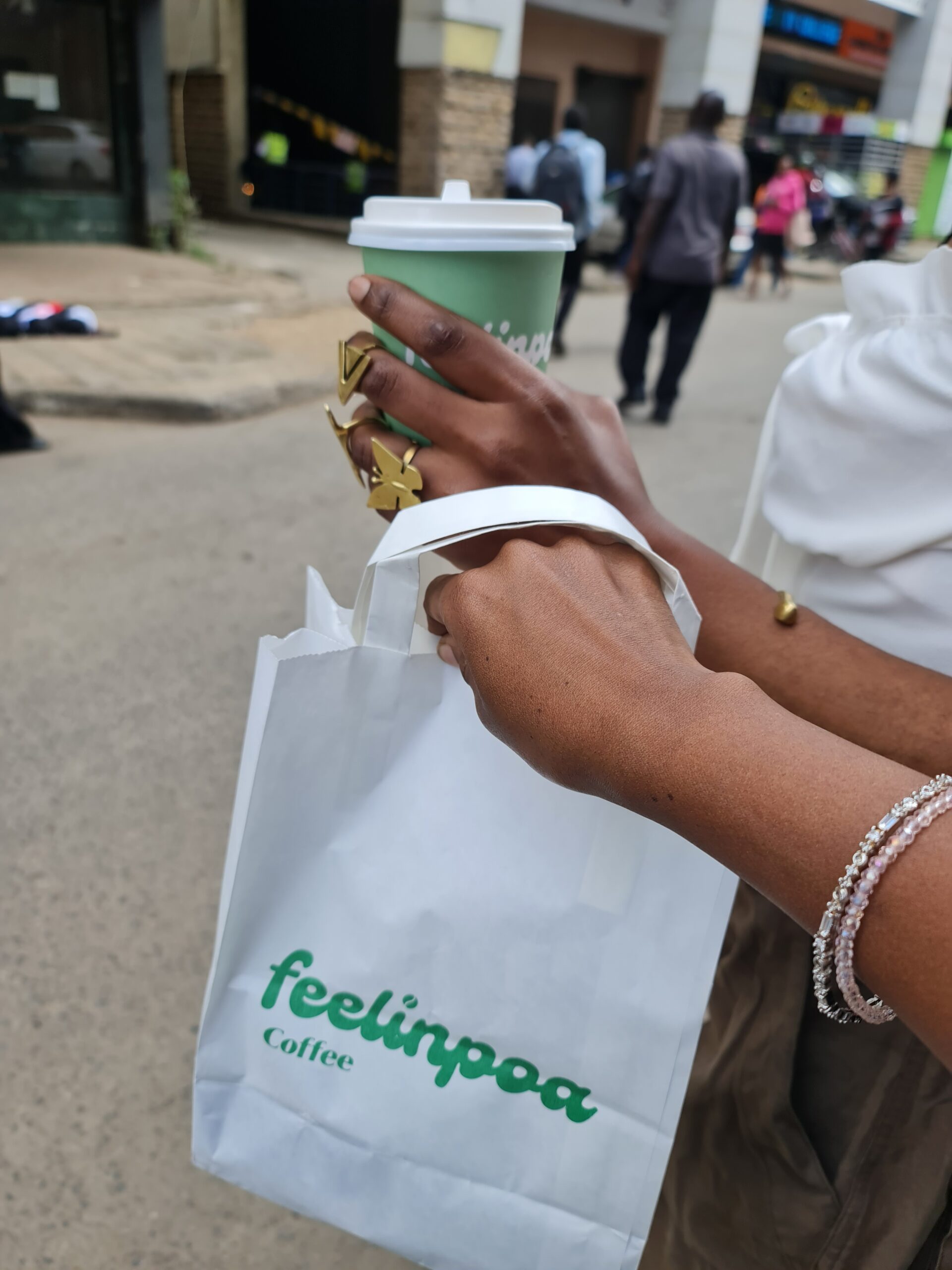 Guest holding an Atoto Atori cup at Feelinpoa